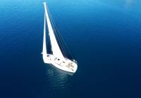 парусная яхта парусная лодка парусный спорт голубое море яхта лодка солнечно